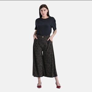TAMSY Navy Floral Printed Wide Leg Capri Pant with Pockets - L/XL